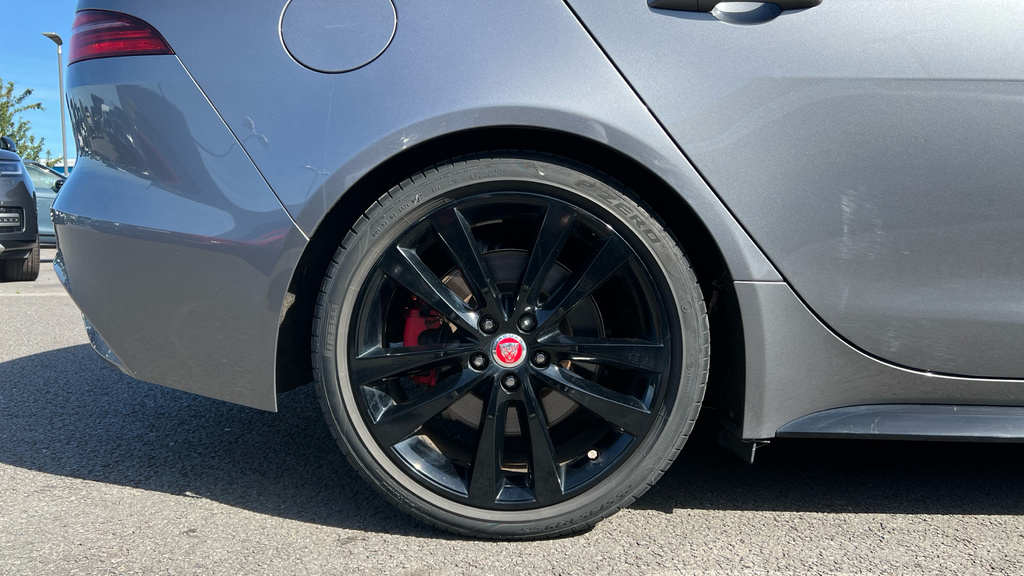 Jaguar XE Saloon Black #28