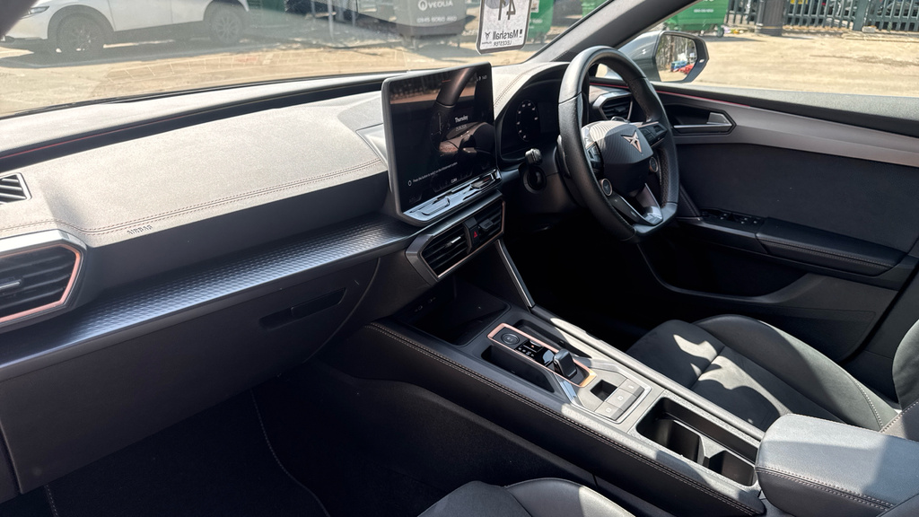 Cupra Leon Leon 1.5 Etsi 150 V2 Dsg KT25EVR Black #2