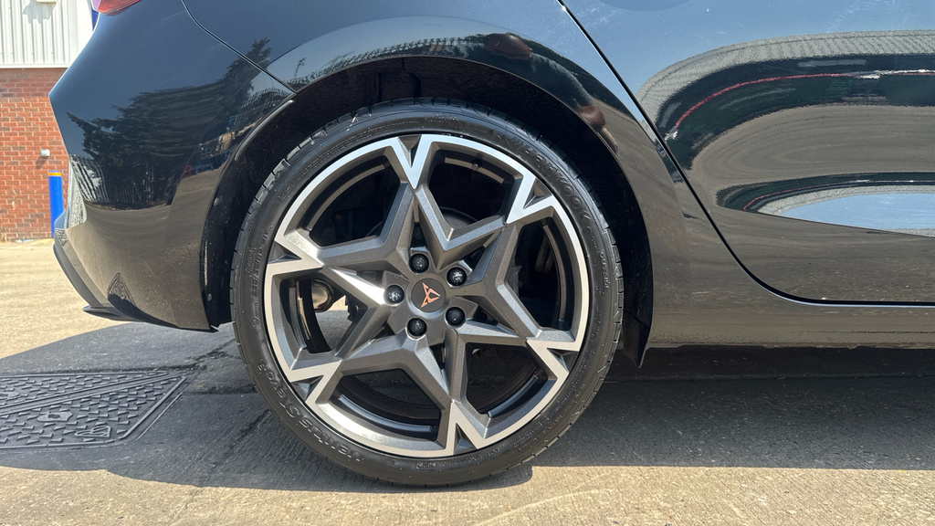 Cupra Leon Leon 1.5 Etsi 150 V2 Dsg KT25EVR Black #5