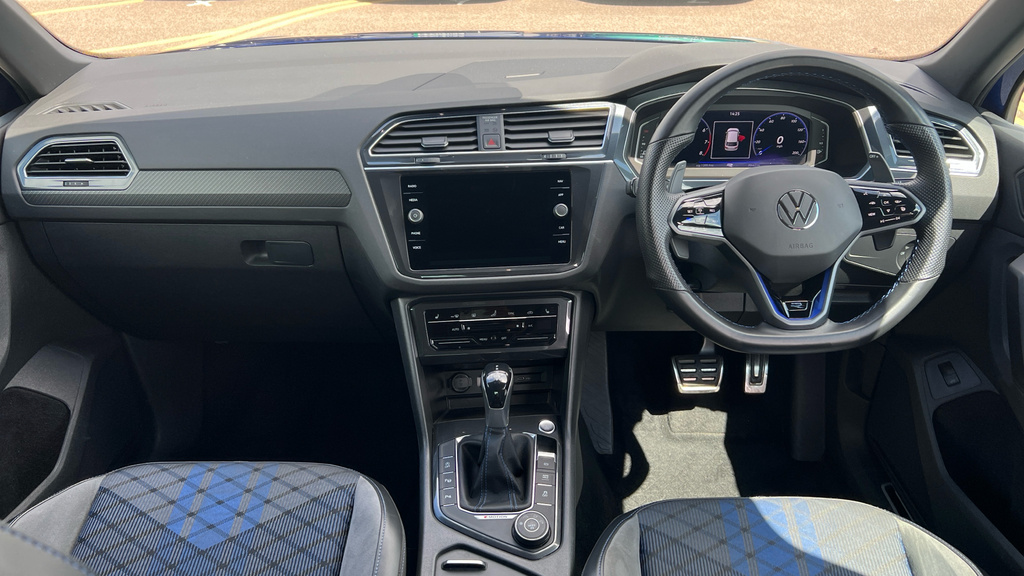 Volkswagen Tiguan Active Red #12