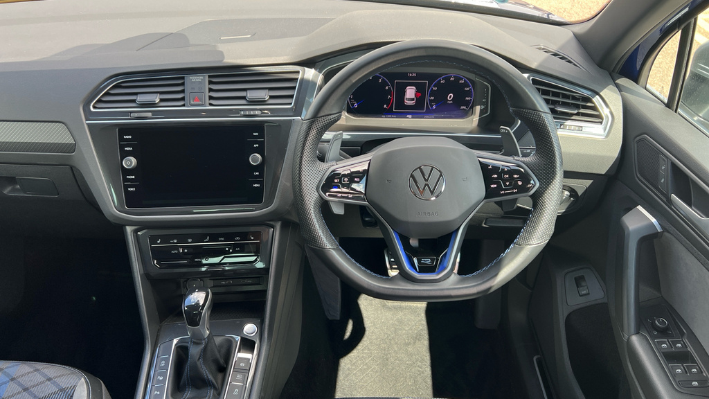 Volkswagen Tiguan Active Red #27