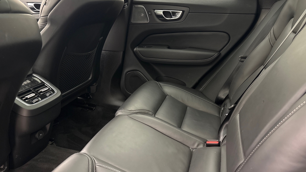 Volvo XC60 Plus Dark B5 250 Hp  #7
