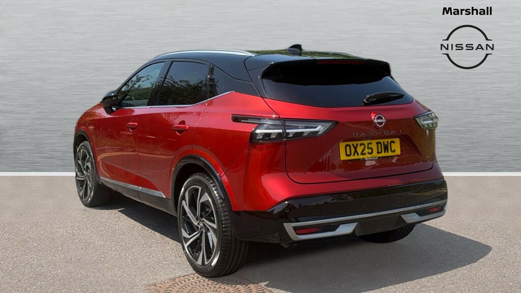 Nissan Qashqai Qashqai 1.3 Dig-t Mh 158 Tekna Xtronic OX25DWC Red #2