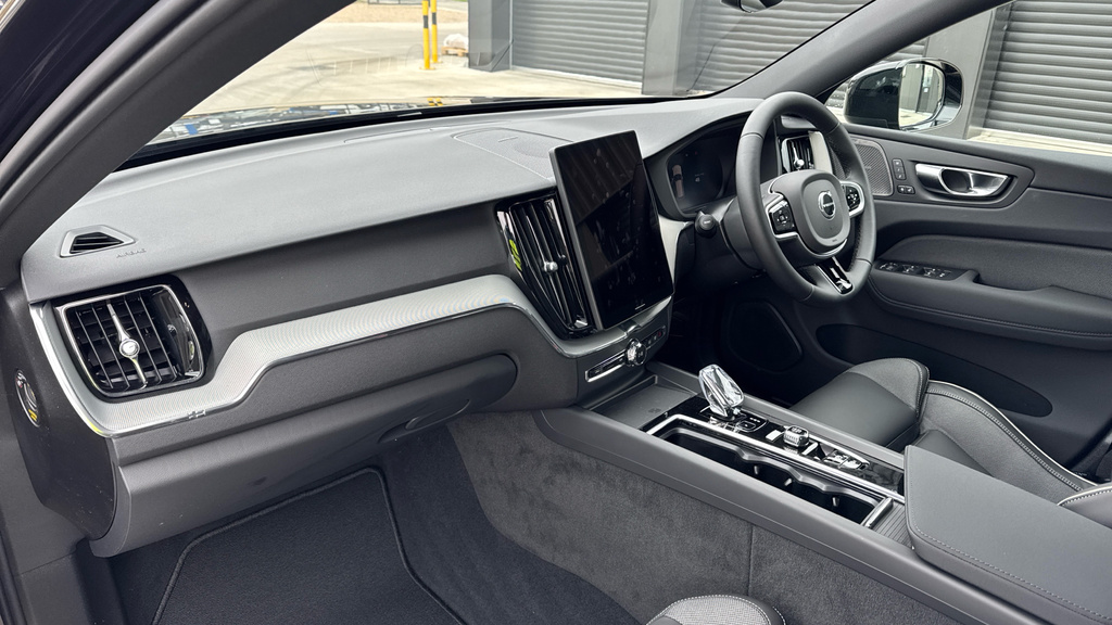 Volvo XC60 Plus Pro Red #19