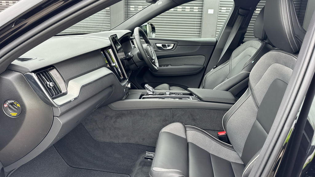 Volvo XC60 Plus Pro Red #42