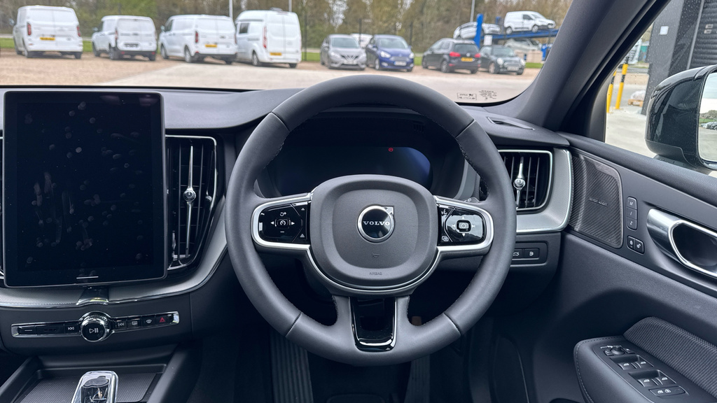 Volvo XC60 Plus Pro Red #10