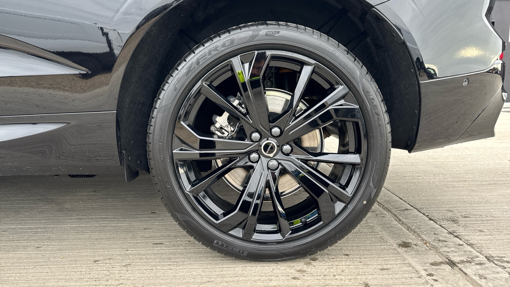 Volvo XC60 Plus Pro Red #22
