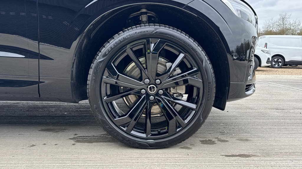 Volvo XC60 Plus Pro Red #9