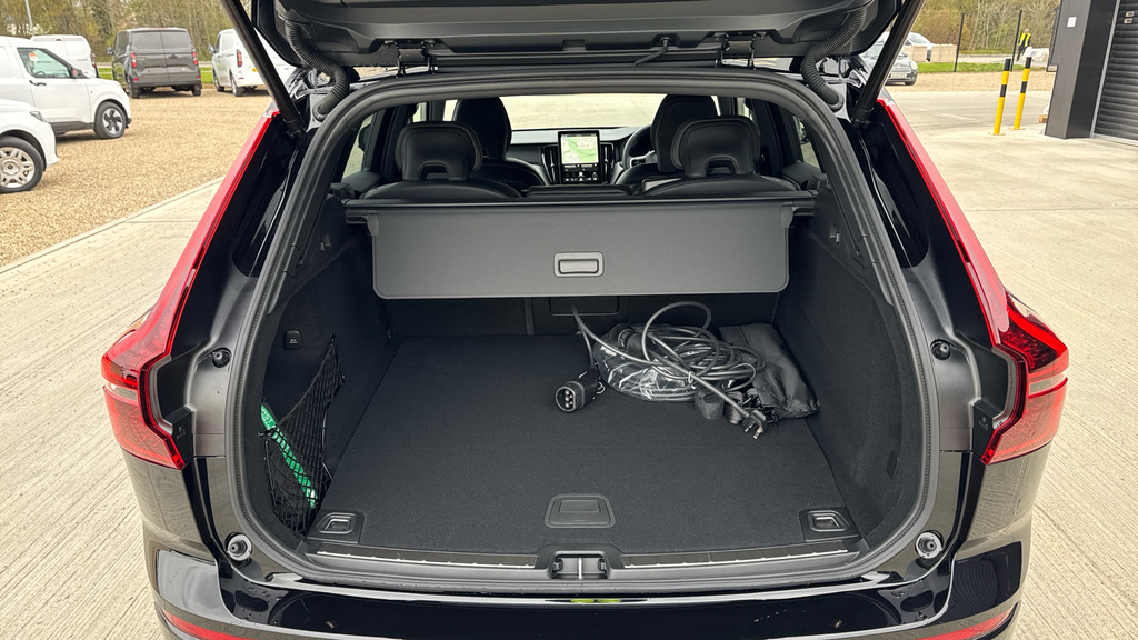 Volvo XC60 Plus Pro Red #13