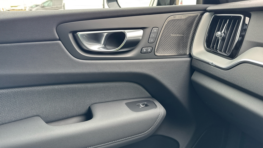 Volvo XC60 Plus Pro Red #51