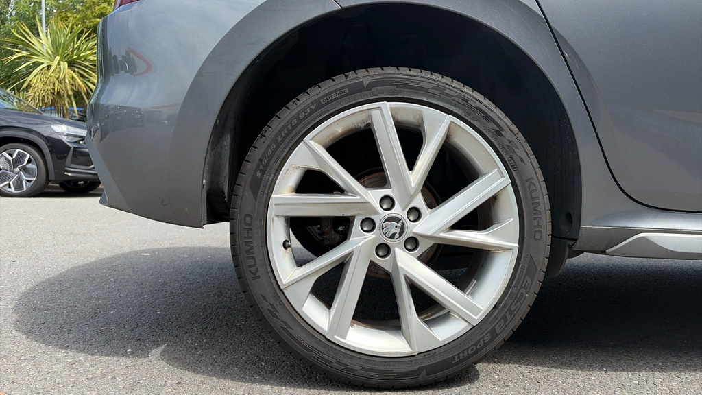 Skoda Kamiq Kamiq 1.5 Tsi Se L Executive GF73BNB Grey #5