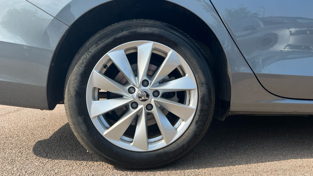 Skoda Superb Superb 1.5 Tsi Iv Se Technology Dsg EU74FYJ Grey #5