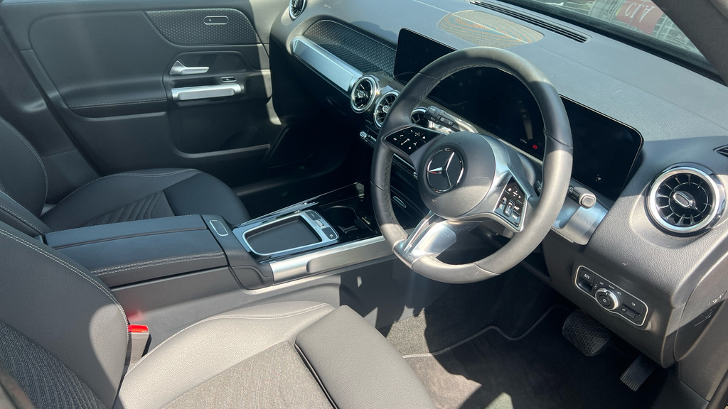 Mercedes-Benz GLB Class Glb 200 Sport Executive 7G-tronic Black #3