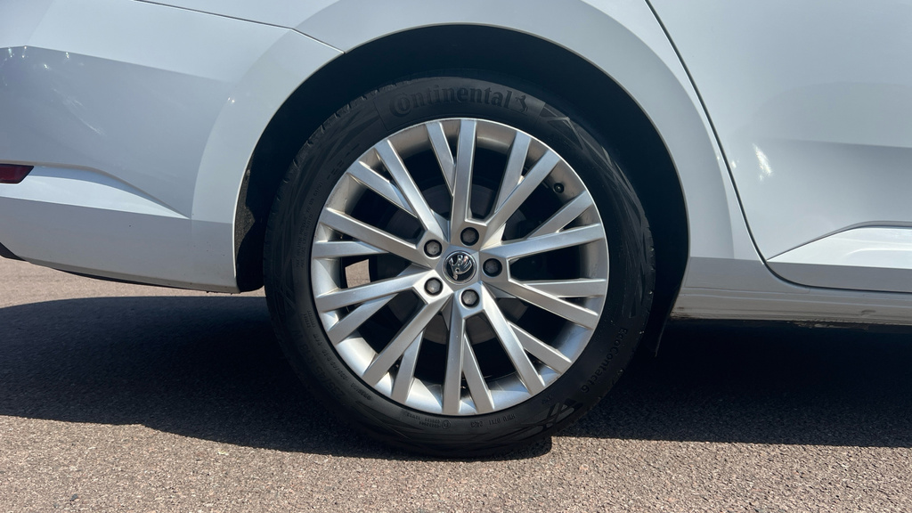 Skoda Superb Superb 1.5 Tsi Se L Dsg White #5