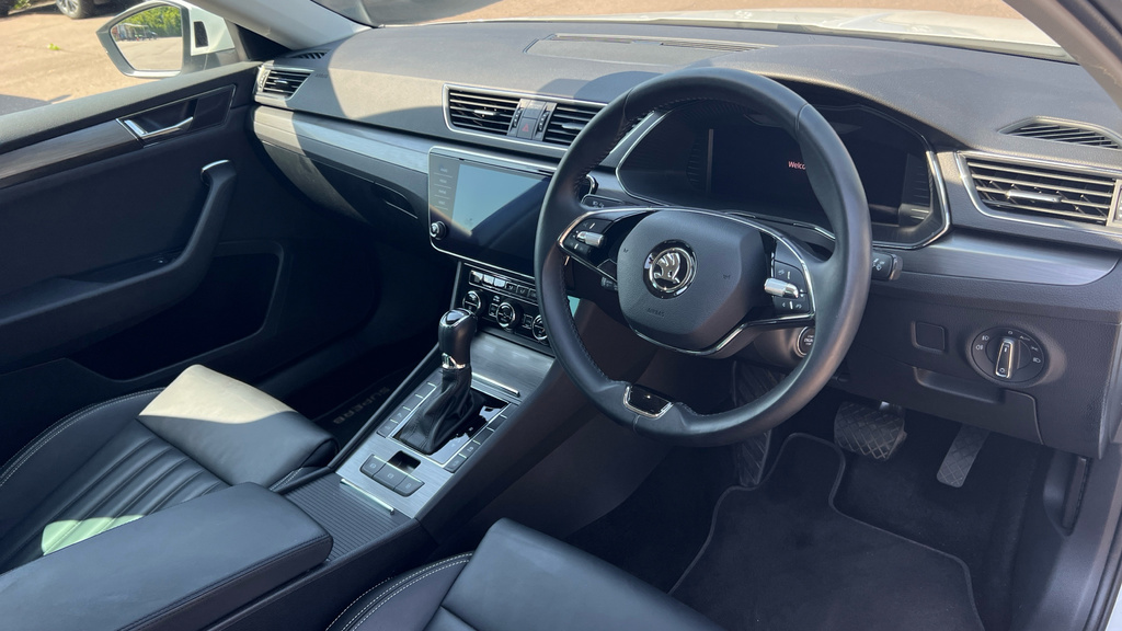 Skoda Superb Superb 1.5 Tsi Se L Dsg White #6