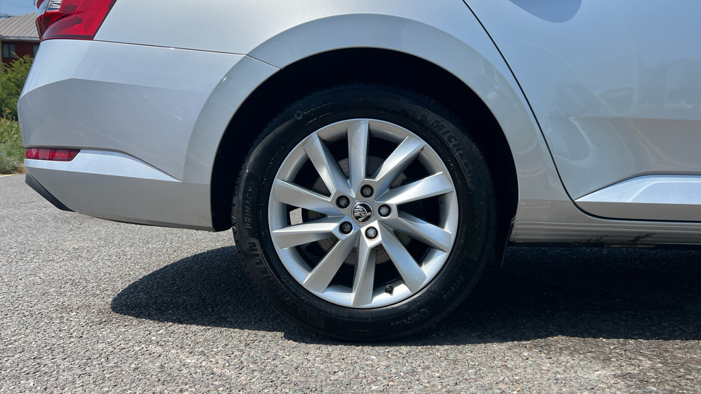 Skoda Superb Superb 1.5 Tsi Se Technology Dsg Silver #5