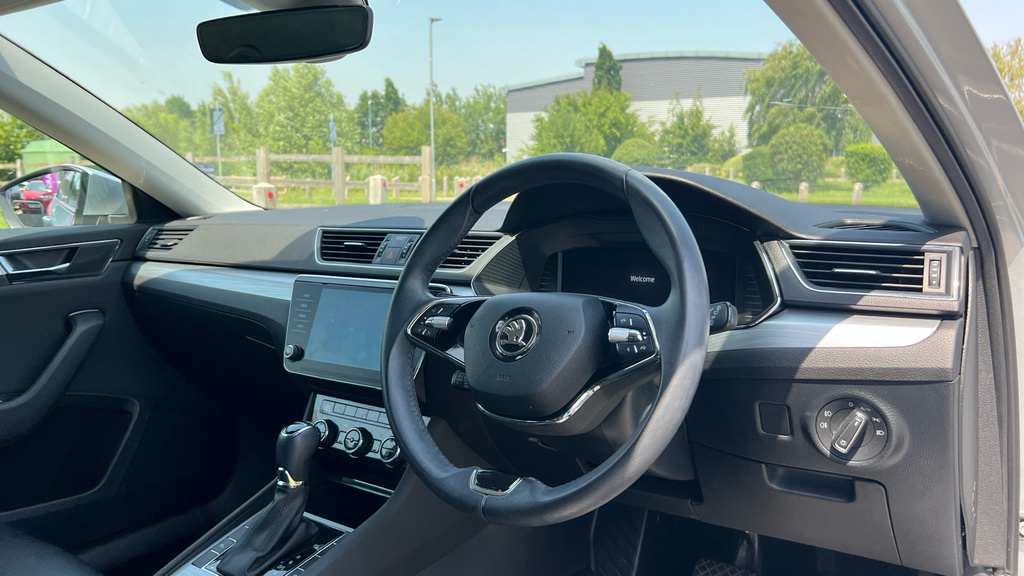 Skoda Superb Superb 1.5 Tsi Se Technology Dsg Silver #6