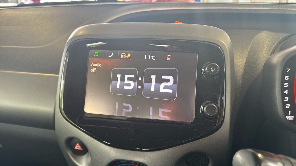 Toyota Aygo Hatchback White #21