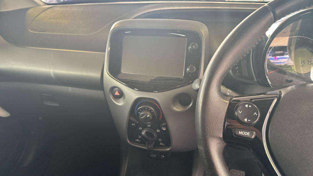 Toyota Aygo Hatchback White #12