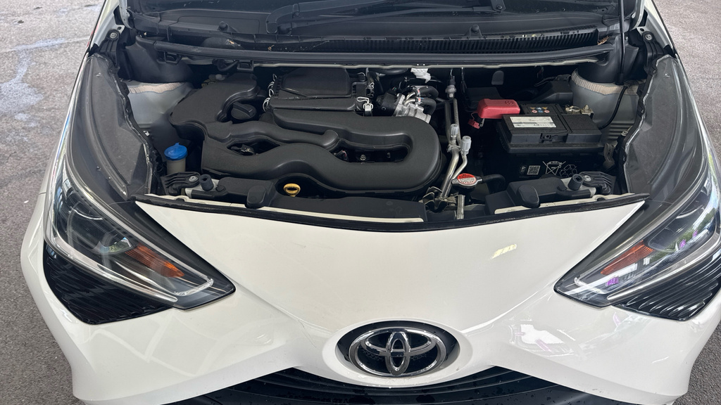 Toyota Aygo Hatchback White #16