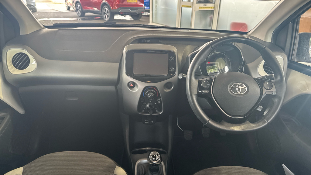 Toyota Aygo Hatchback White #11