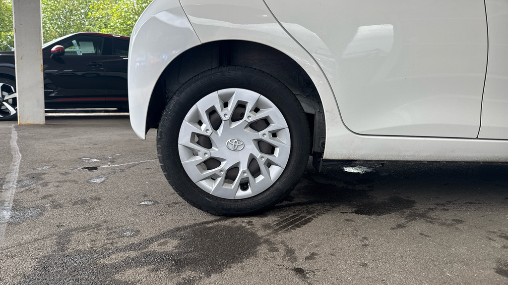 Toyota Aygo Hatchback White #18