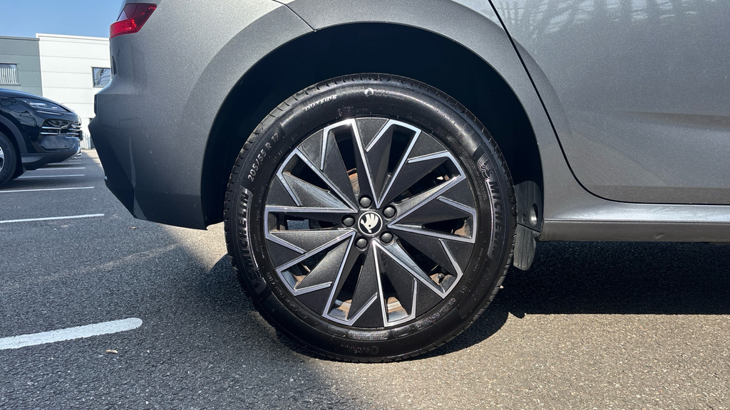 Skoda Kamiq Kamiq 1.0 Tsi Design Edition KR75PJU Black #5