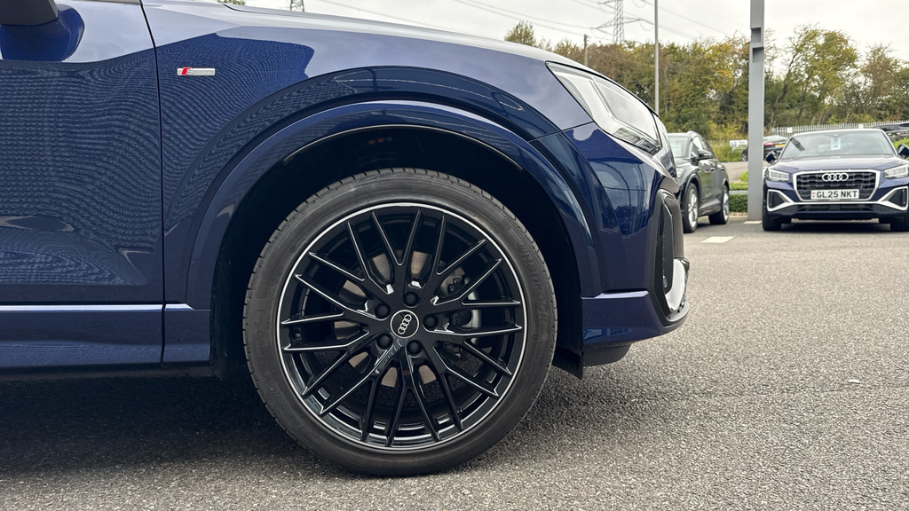 Audi Q2 Q2 35 Tfsi Black Edition S Tronic Blue #5