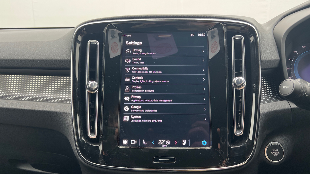 Volvo XC40 Plus Silver #35