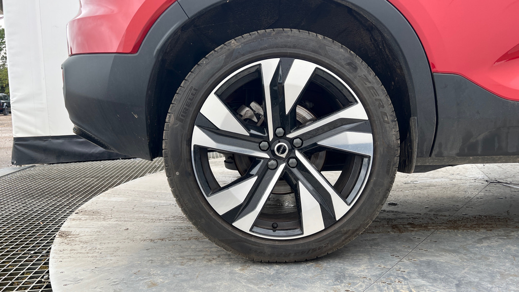 Volvo XC40 Plus Silver #16