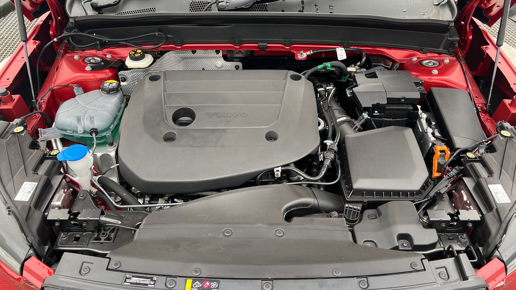 Volvo XC40 Plus Silver #23