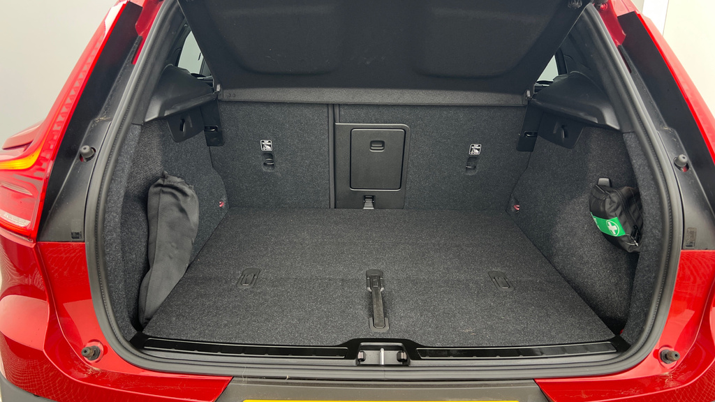 Volvo XC40 Plus Silver #17