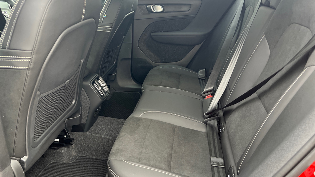Volvo XC40 Plus Silver #10