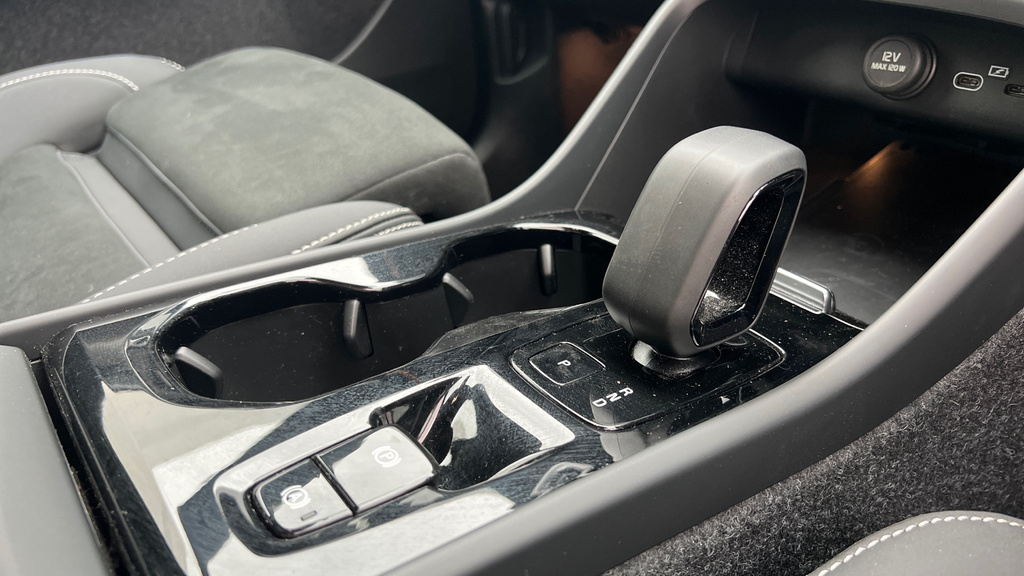 Volvo XC40 Plus Silver #14
