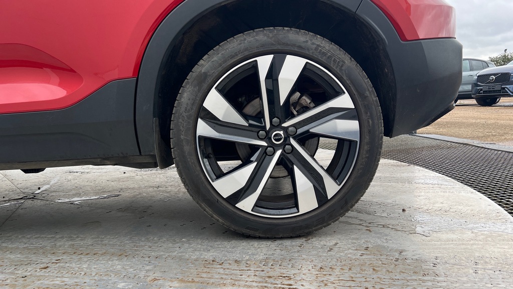Volvo XC40 Plus Silver #24
