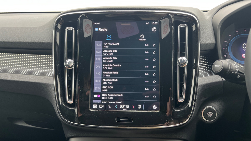 Volvo XC40 Plus Silver #32