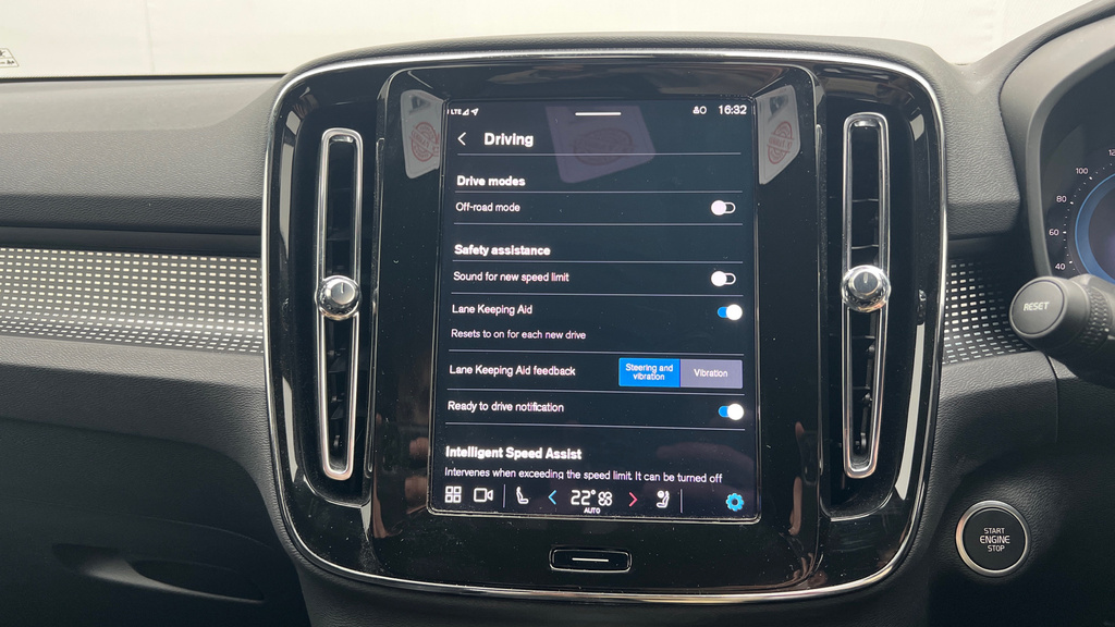 Volvo XC40 Plus Silver #36