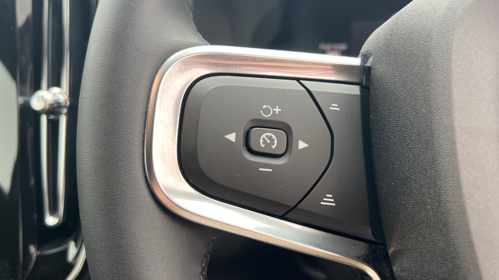 Volvo XC40 Plus Silver #18