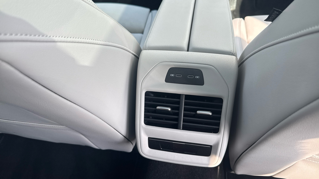 Volkswagen Passat 1.5 Etsi Elegance Dsg White #33
