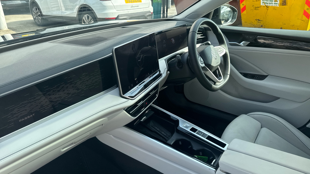 Volkswagen Passat Passat 1.5 Tsi Ehybrid 272 Elegance Dsg Black #2