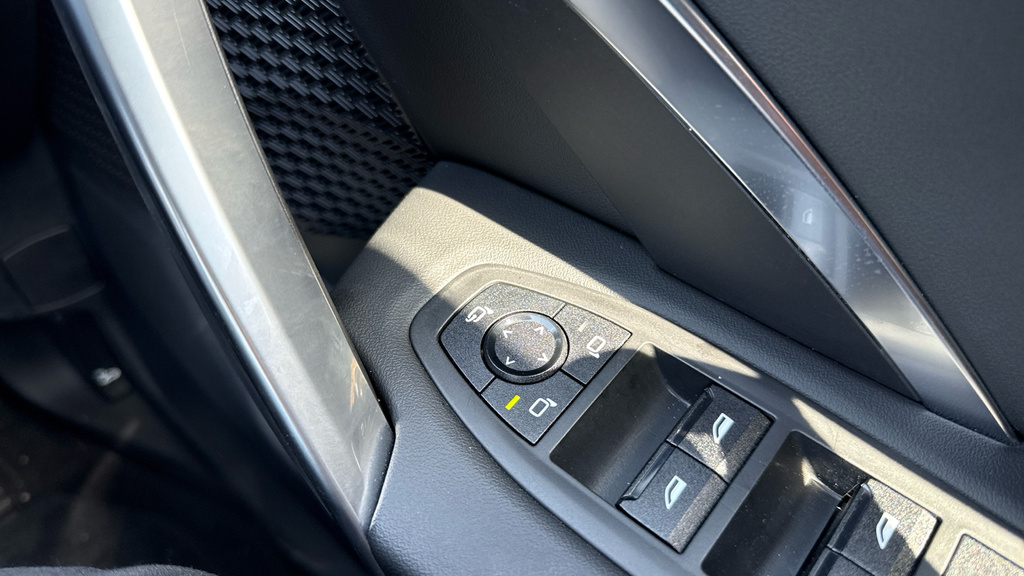 BMW iX2 150Kw Edrive20 Shadow Edition 65Kwh Blue #31