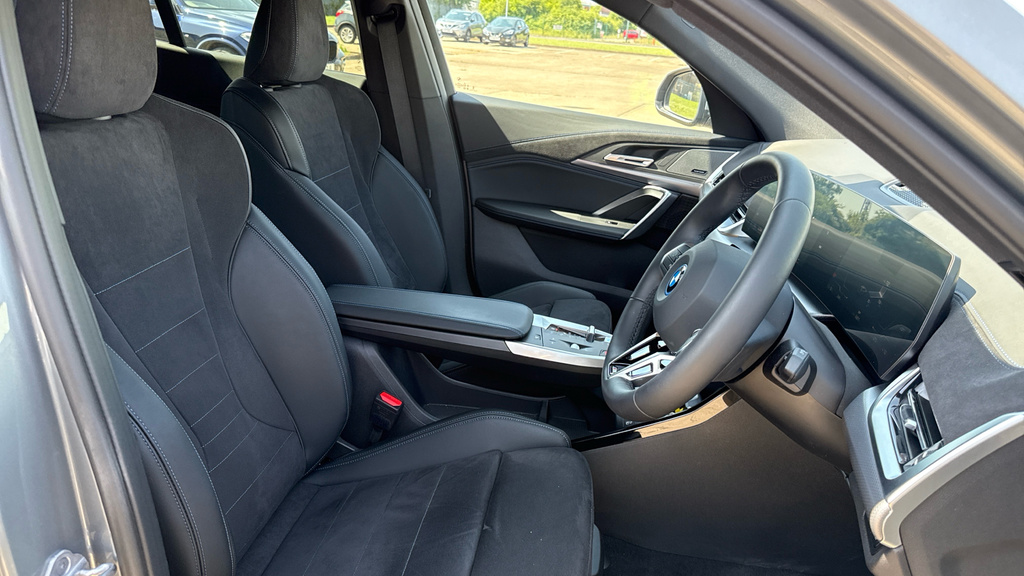 BMW iX2 150Kw Edrive20 Shadow Edition 65Kwh Blue #11