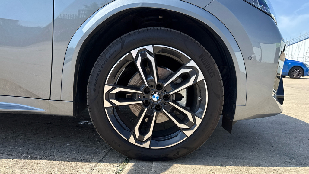 BMW iX2 150Kw Edrive20 Shadow Edition 65Kwh Blue #14