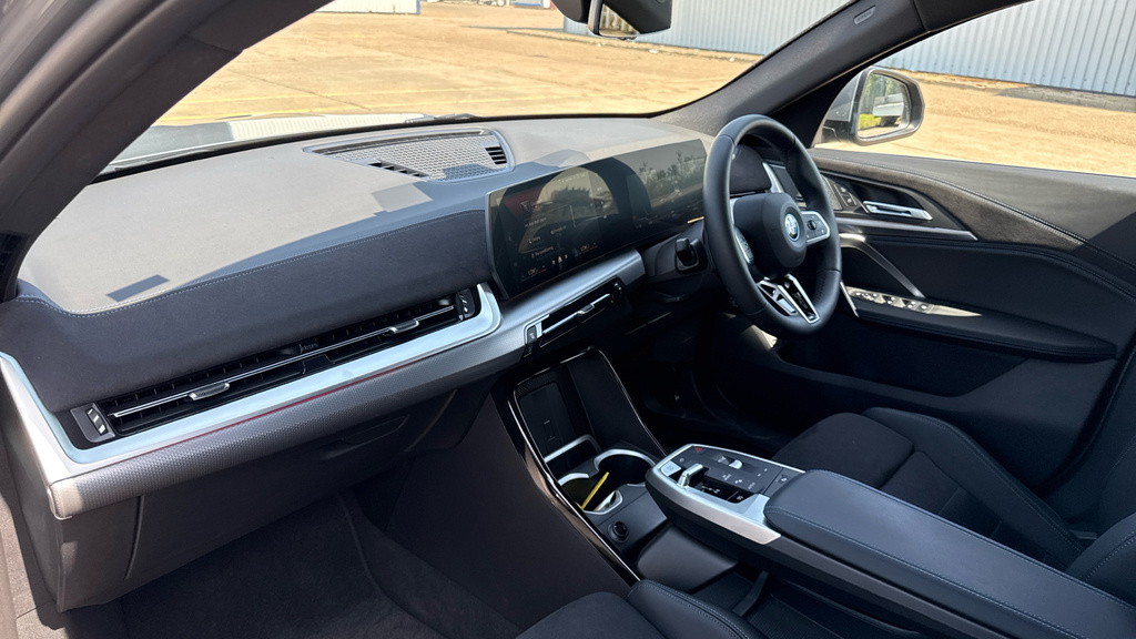 BMW iX2 150Kw Edrive20 Shadow Edition 65Kwh Blue #7