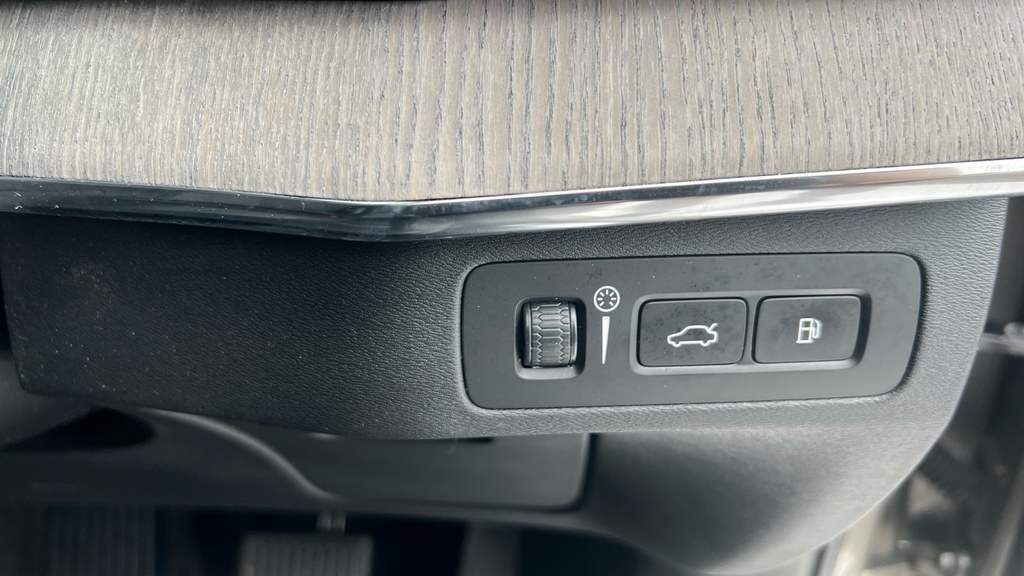 Volvo XC90 Ultimate Black #38