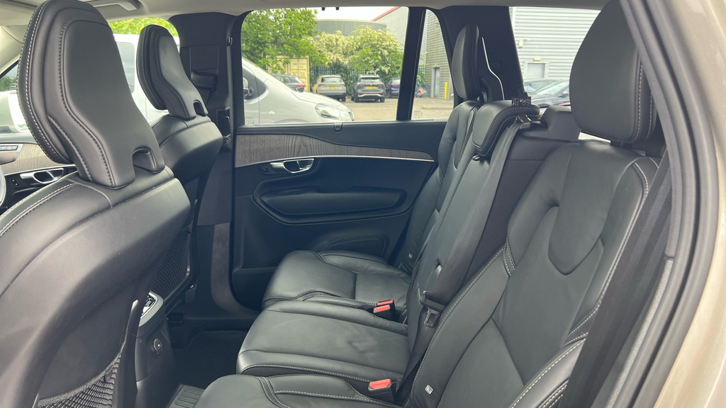 Volvo XC90 Ultimate Black #36