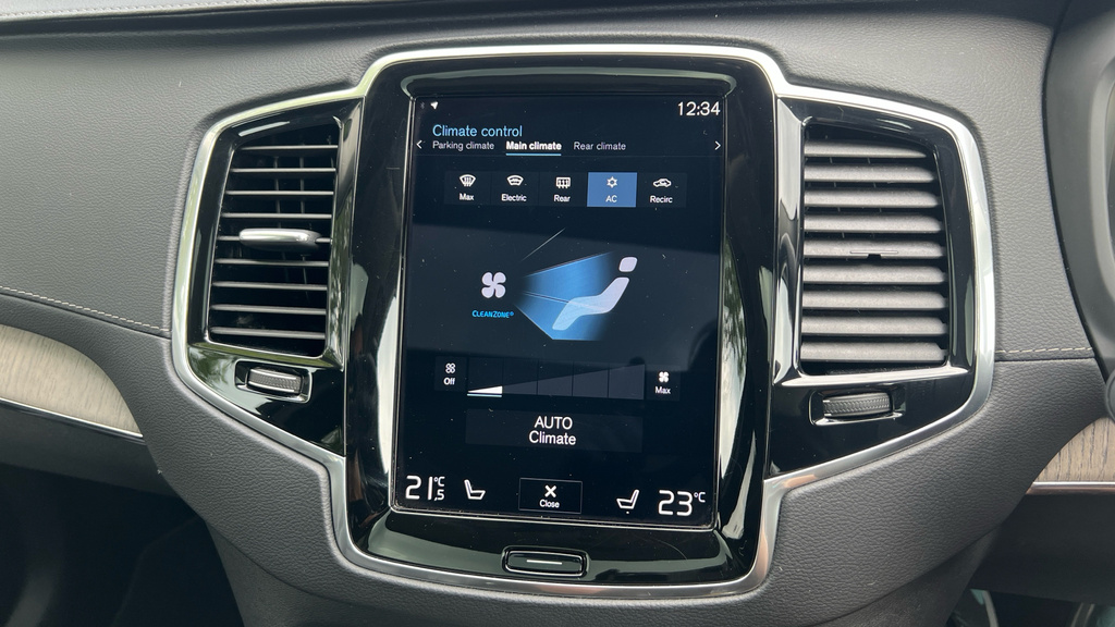 Volvo XC90 Ultimate Black #41