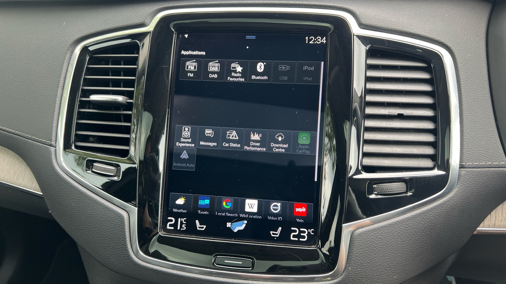 Volvo XC90 Ultimate Black #43