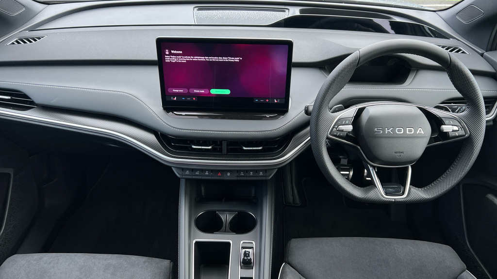 Skoda ENYAQ Sportline Black #12