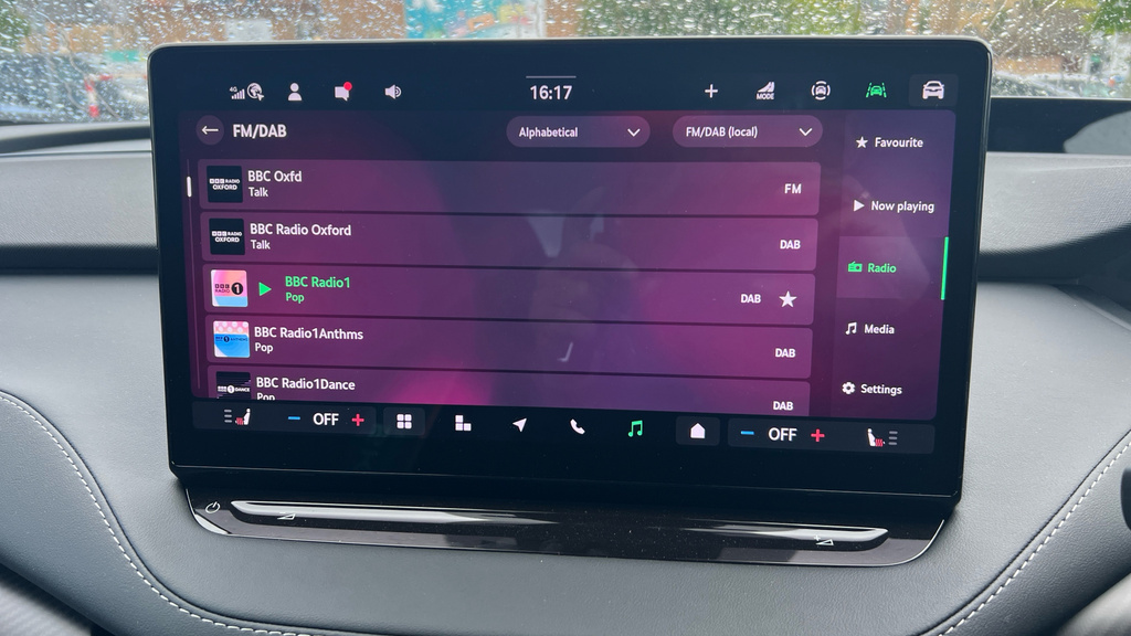 Skoda ENYAQ Sportline Black #25